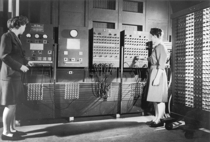 2560px-Two women operating ENIAC (full resolution).jpg